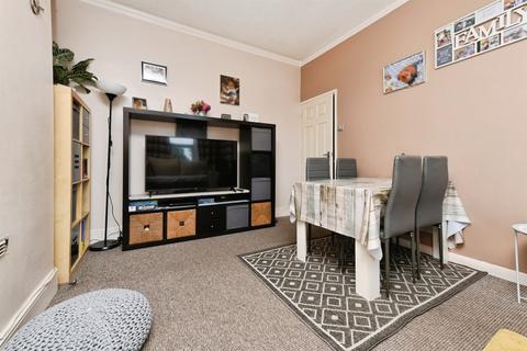 1 bedroom flat for sale, Ambleside Drive, Southend-On-Sea