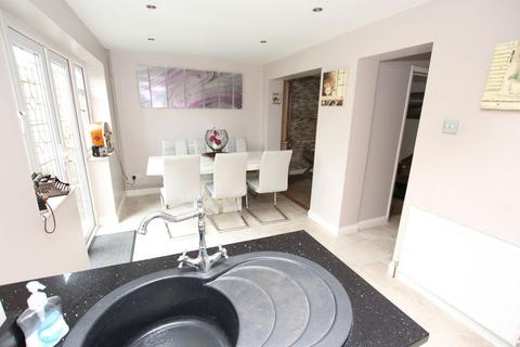 3 bedroom semi-detached house for sale, Manor Close, Langford, SG18