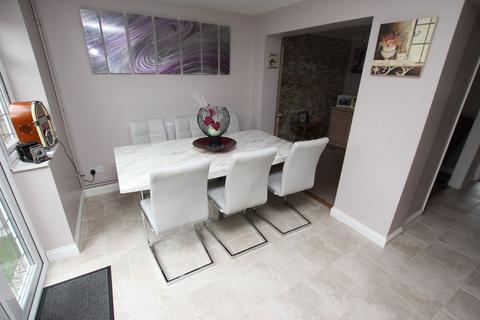 3 bedroom semi-detached house for sale, Manor Close, Langford, SG18