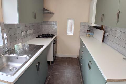3 bedroom semi-detached house to rent, Southlea Avenue, Leamington Spa, CV31
