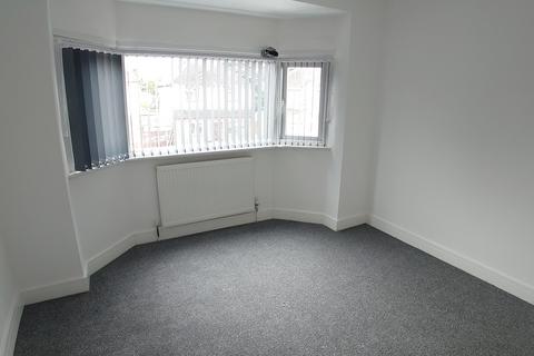 3 bedroom semi-detached house to rent, Southlea Avenue, Leamington Spa, CV31