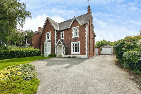 4 bedroom detached house for sale, Newton Road, Burton-on-Trent, DE15