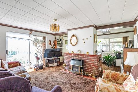 3 bedroom detached bungalow for sale, Beaconsfield Place, Rushden