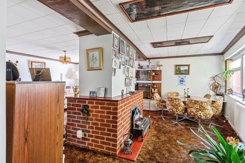 3 bedroom detached bungalow for sale, Beaconsfield Place, Rushden