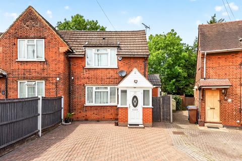 Summers Lane, London