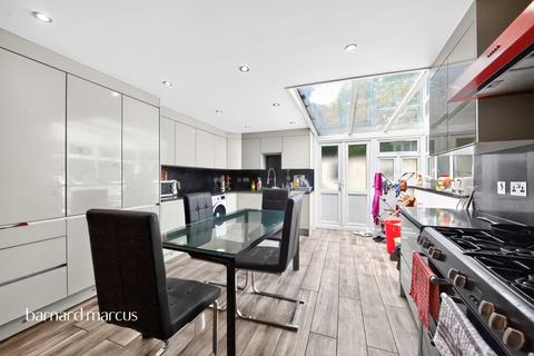 3 bedroom end of terrace house for sale, Summers Lane, London