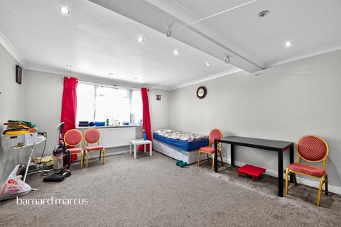 3 bedroom end of terrace house for sale, Summers Lane, London