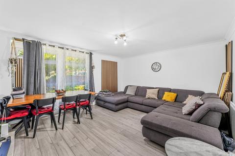 Arnal Crescent, London
