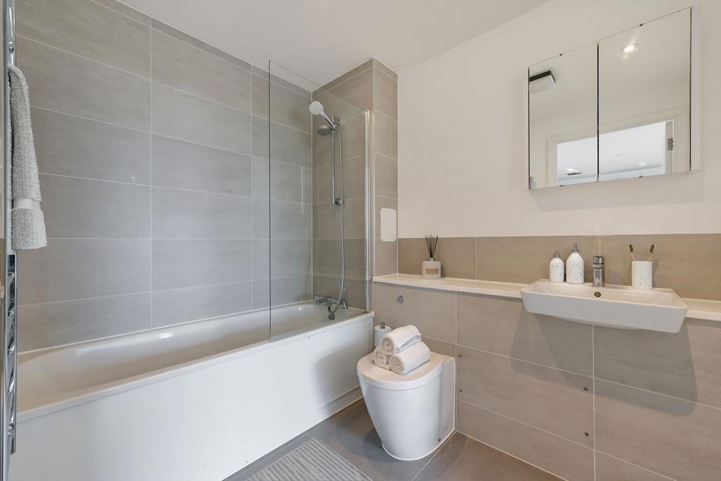 Apartment in Milton Keynes, Central Milton Keynes - More
