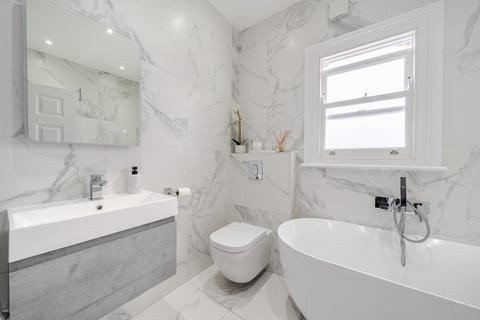 4 bedroom terraced house for sale, Lavengro Road, West Dulwich, London, SE27