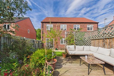 3 bedroom semi-detached house for sale, Fox Close, Driffield, YO25 5BU