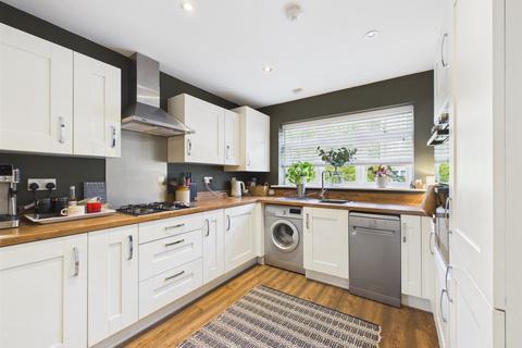 3 bedroom semi-detached house for sale, Fox Close, Driffield, YO25 5BU