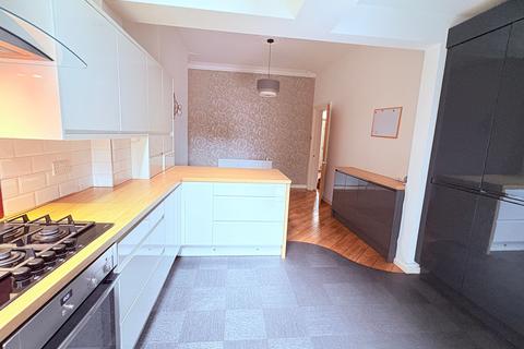 5 bedroom house to rent, Walmersley Road, Bury, BL9