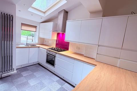 5 bedroom house to rent, Walmersley Road, Bury, BL9