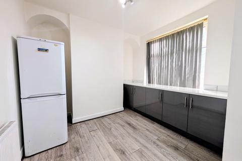 3 bedroom house to rent, Hilldale Avenue, Manchester, M9