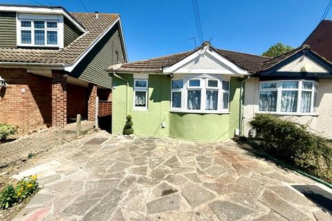 2 bedroom bungalow to rent, Bellevue Road, Collier Row, RM5