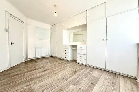 2 bedroom bungalow to rent, Bellevue Road, Collier Row, RM5
