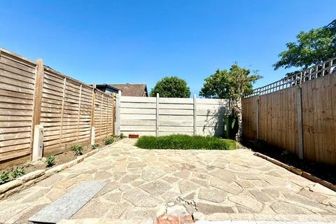 2 bedroom bungalow to rent, Bellevue Road, Collier Row, RM5