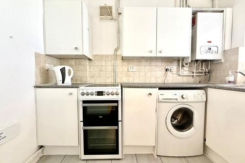 2 bedroom bungalow to rent, Bellevue Road, Collier Row, RM5