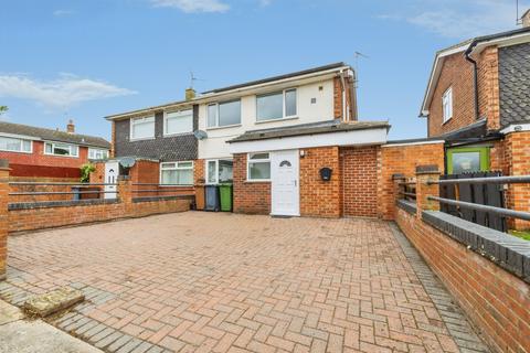 Semi-detached house - Whitethorn Grove, Lincoln