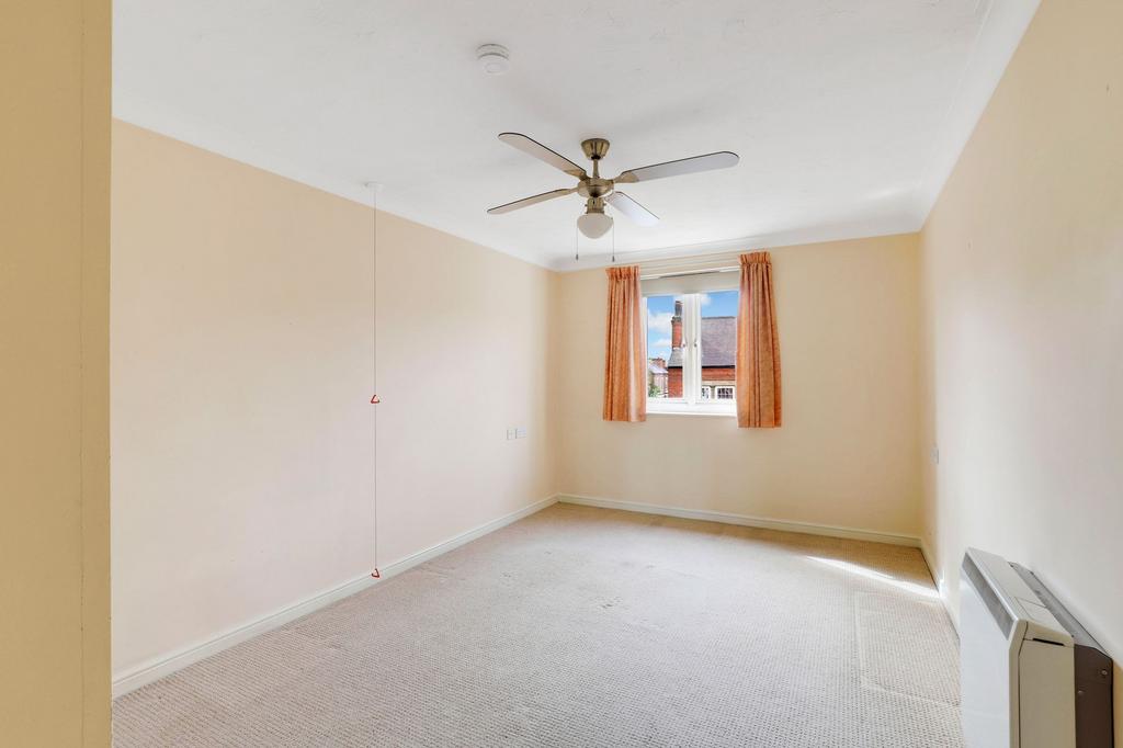 Giles Court, Nottingham NG2 - More