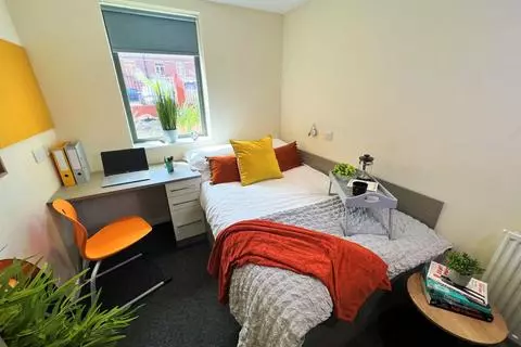 6 bedroom private hall to rent - View 2