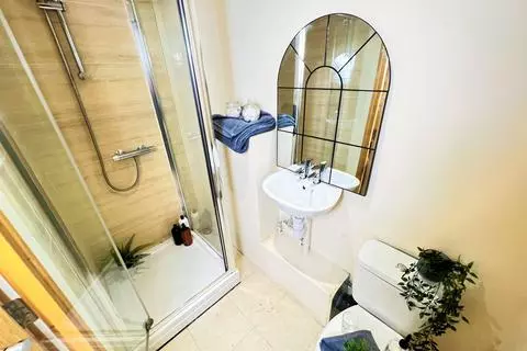 6 bedroom private hall to rent - View 4