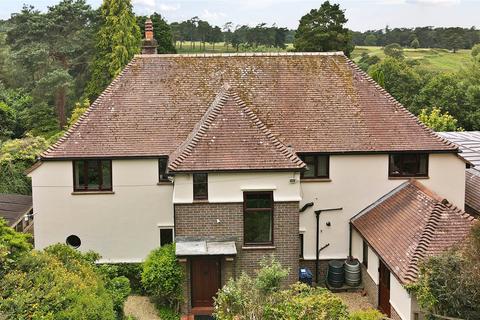 4 bedroom detached house for sale, Linkside West, Surrey GU26