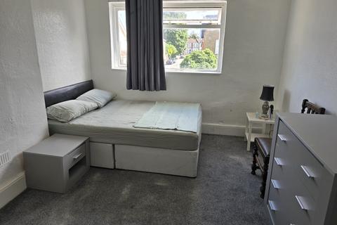 1 bedroom in a house share to rent, Ranelagh Gardens, Ilford IG1