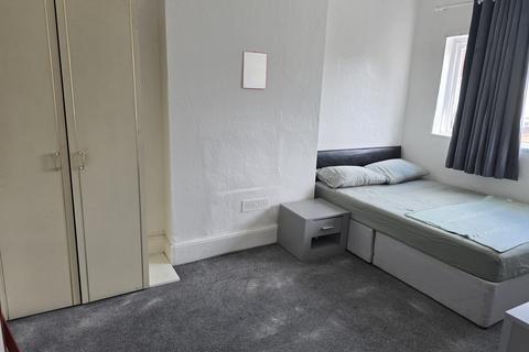 1 bedroom in a house share to rent, Ranelagh Gardens, Ilford IG1