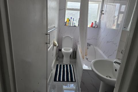 1 bedroom in a house share to rent, Ranelagh Gardens, Ilford IG1