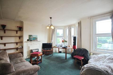 1 bedroom flat for sale, Squires Lane, London