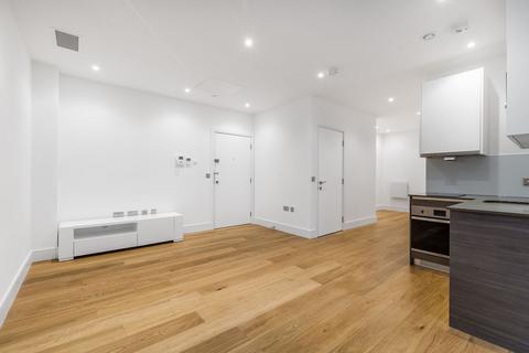 Studio to rent, Staines Road, Hounslow, TW3