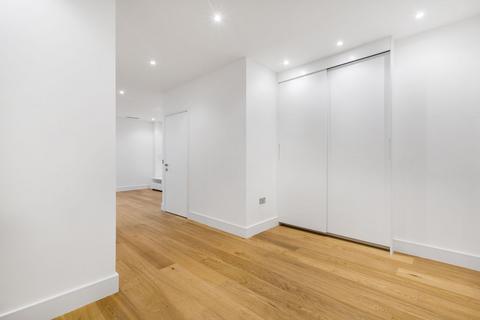 Studio to rent, Staines Road, Hounslow, TW3