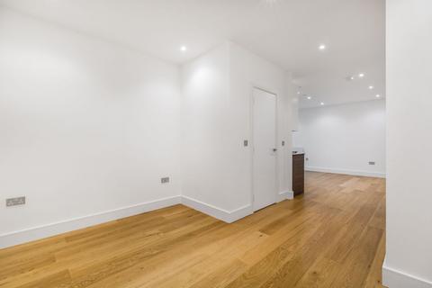 Studio to rent, Staines Road, Hounslow, TW3