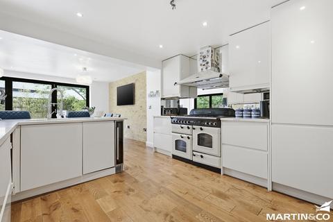 3 bedroom end of terrace house for sale, Longmeads Close, Writtle