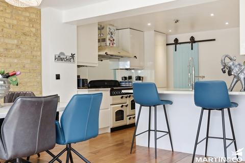 3 bedroom end of terrace house for sale, Longmeads Close, Writtle