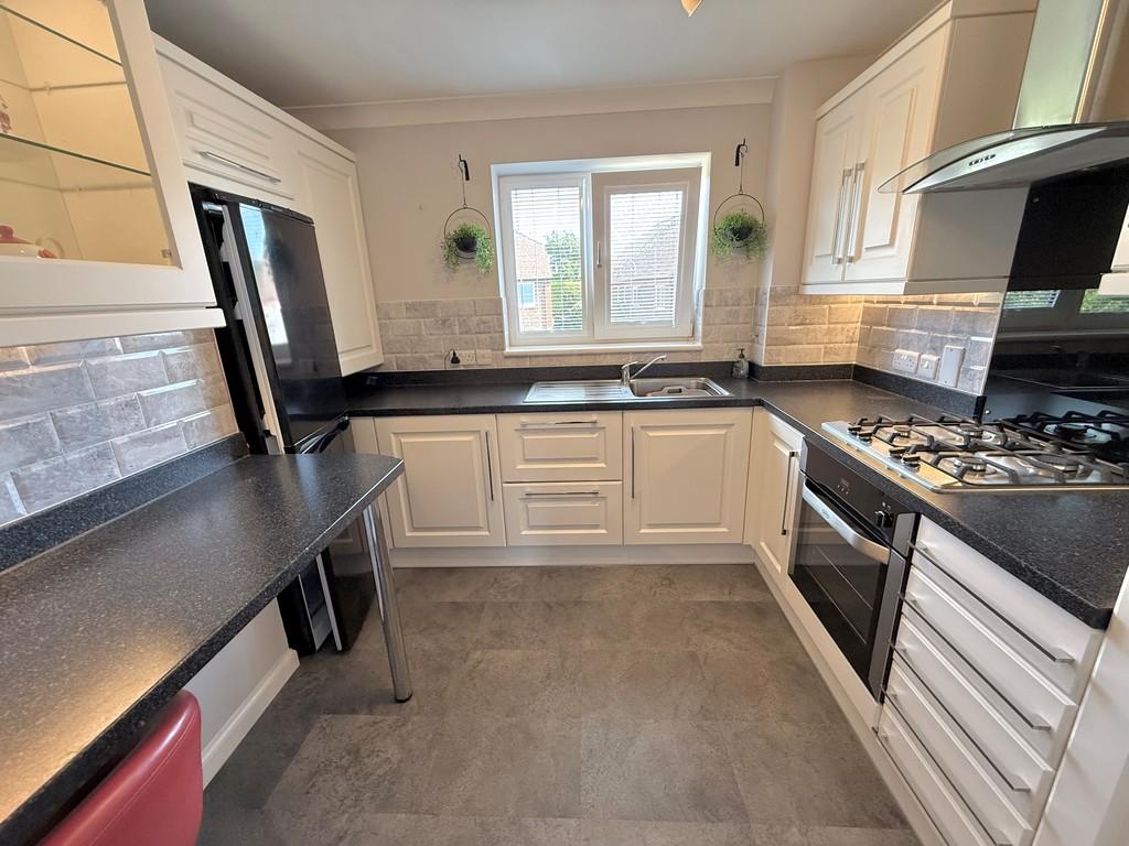 9 Barton Court Kitchen 1