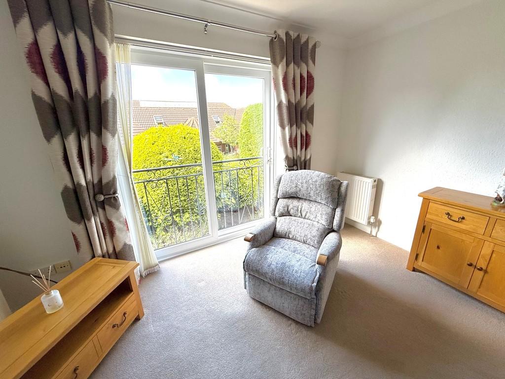 9 Barton Court Lounge 2