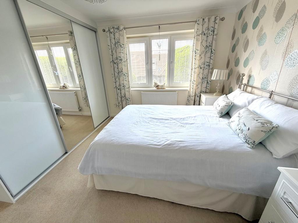 9 Barton Court Bed1 2