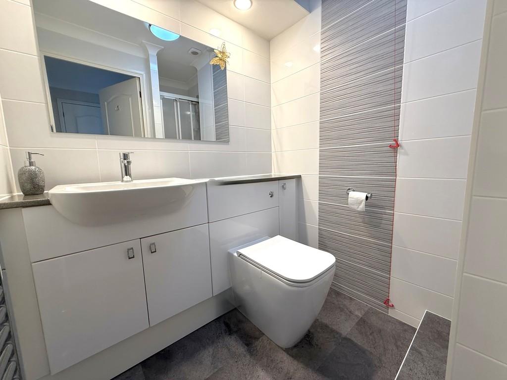 9 Barton Court Shower 1