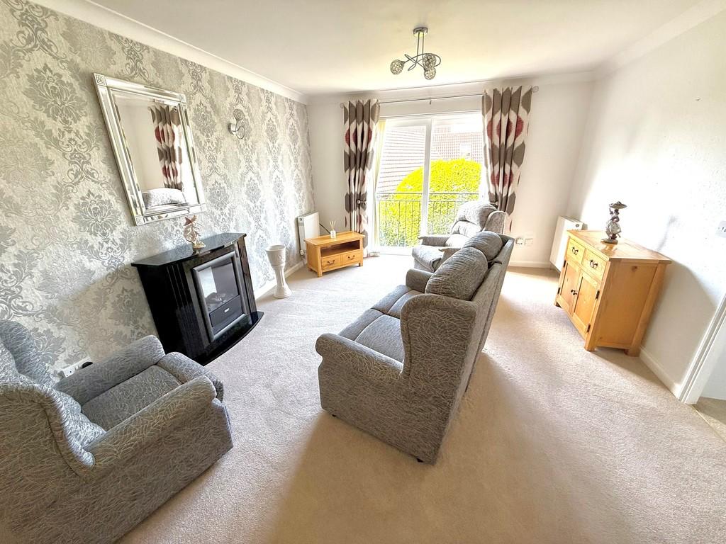 9 Barton Court Lounge 1