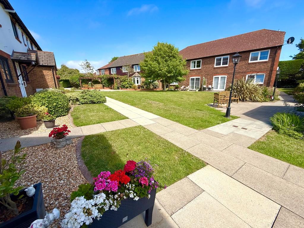 9 Barton Court Front View 1