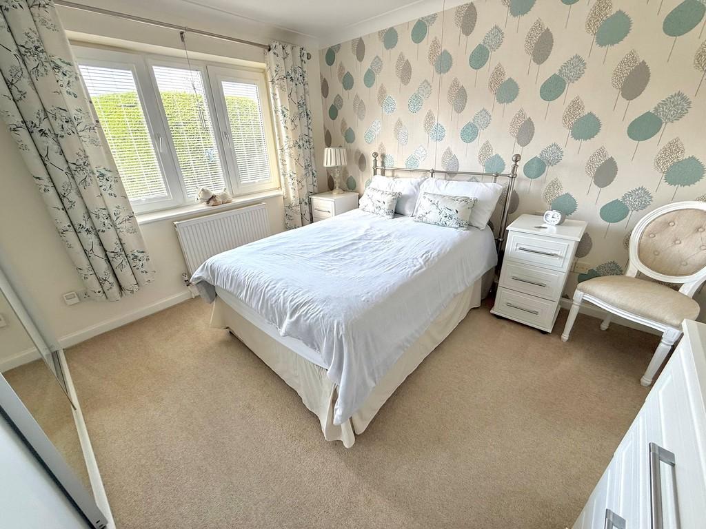 9 Barton Court Bed1 1