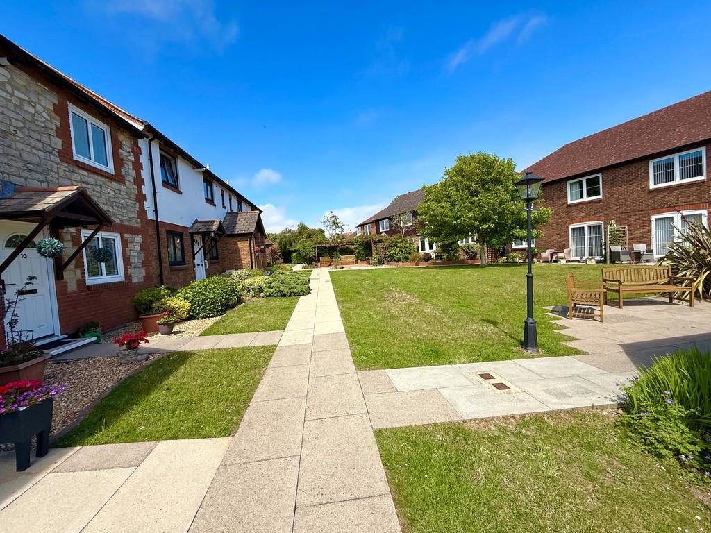 9 Barton Court Front View 2