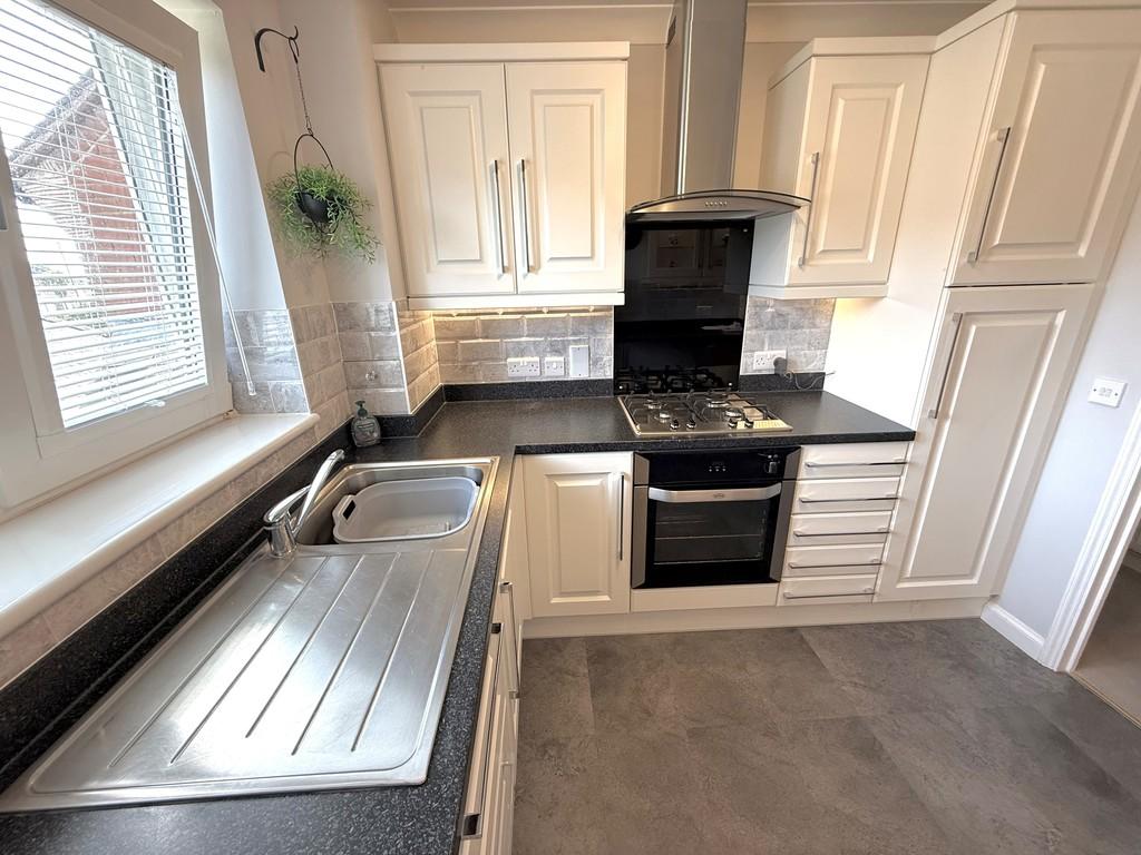 9 Barton Court Kitchen 2
