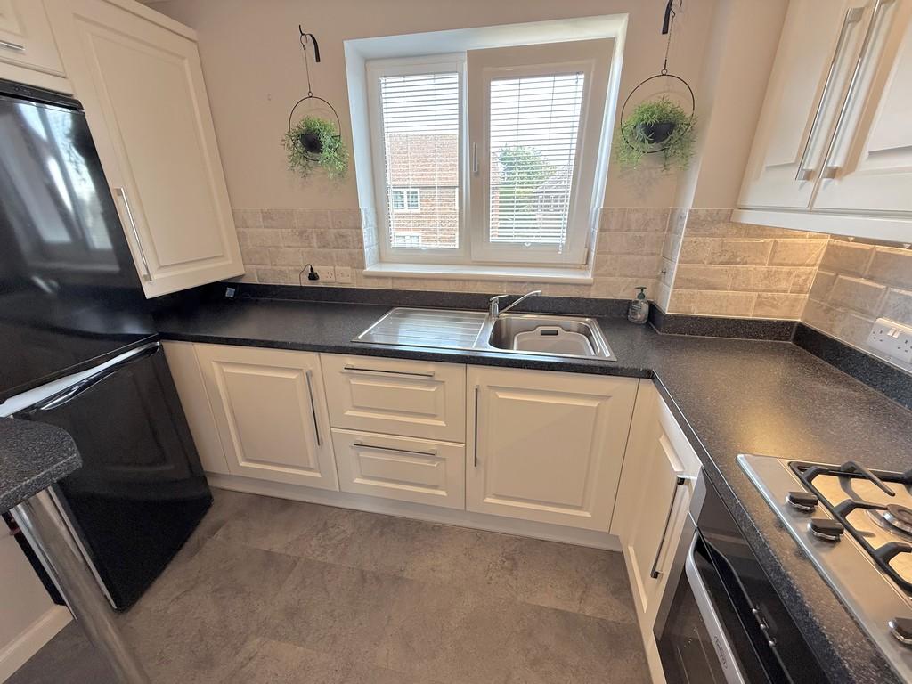 9 Barton Court Kitcchen 3