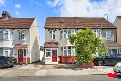 Cambridge Avenue, Gidea Park RM2