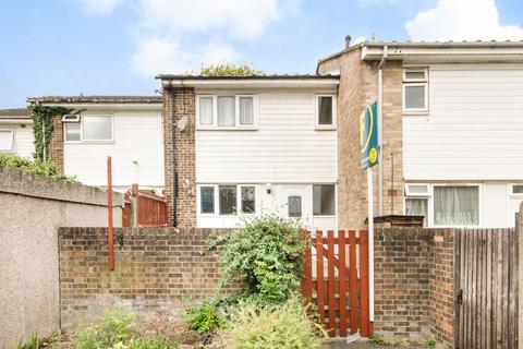 3 bedroom flat for sale, Mascotts Close, Gladstone Park, London, NW2