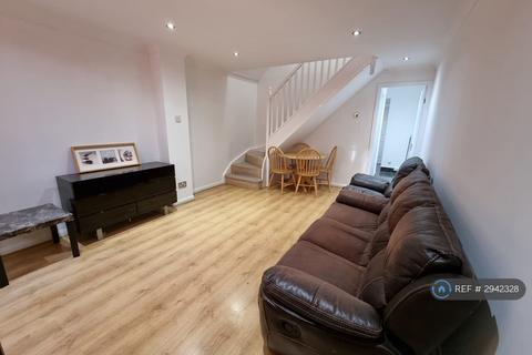 2 bedroom terraced house to rent, Kendal Close, Feltham, TW14